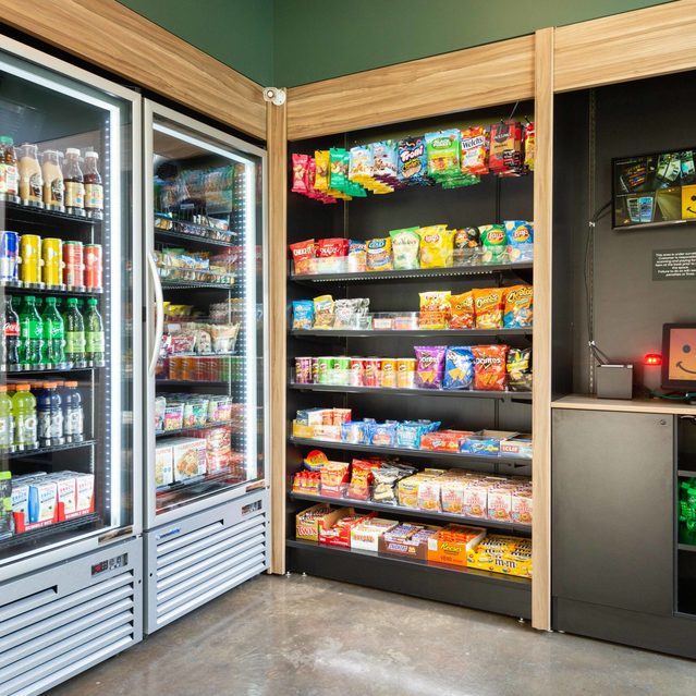 Live 8 West - Vendo Machine