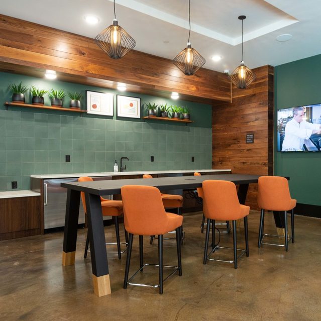 Live 8 West - Community kitchen and dining area