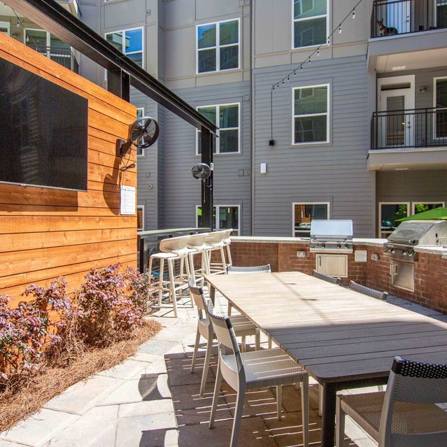 Live 8 West - Outdoor grilling stations with long dining table